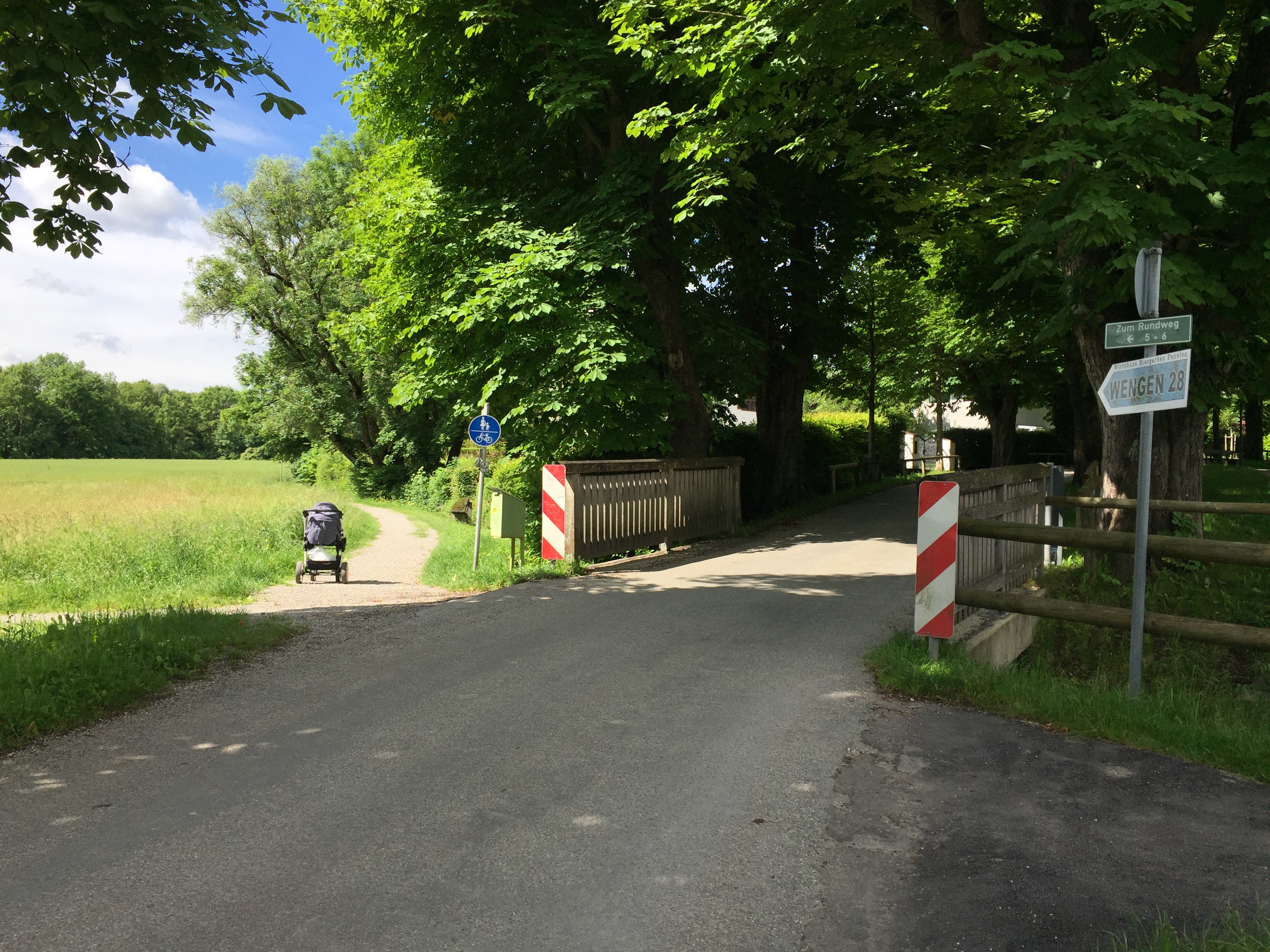Startpunkt der Tour: Beschilderung "Zum Rundweg 5 + 6", vor der Brücke links in den schmalen Weg "Am Winkelsteg".