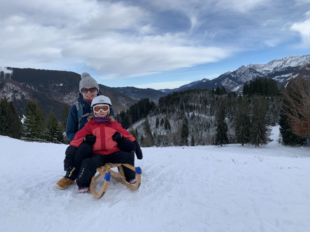 Winterwandern und Schlittenfahren mit Kindern