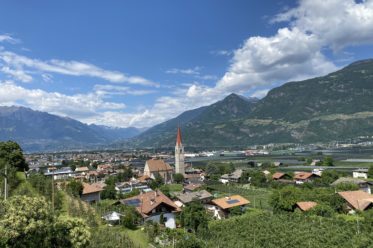 Blick auf Lana in Südtirol