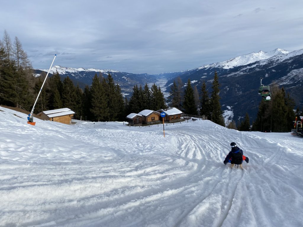 Pinzgau Winter mit Kindern Schlittenfahren am Wildkogel