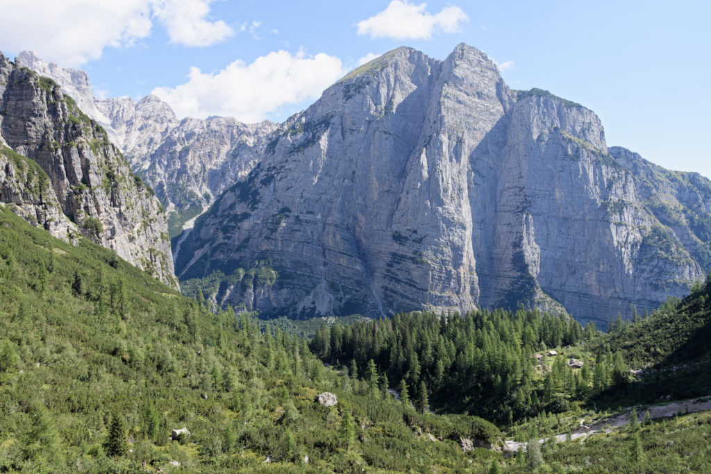 Blick auf den Croz dell' Alltissimo (2.339 m) in den Brenta Dolomiten